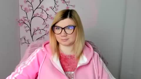 Molly online show from May 2, 11:35 am