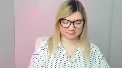 Molly online show from October 25, 6:21 am