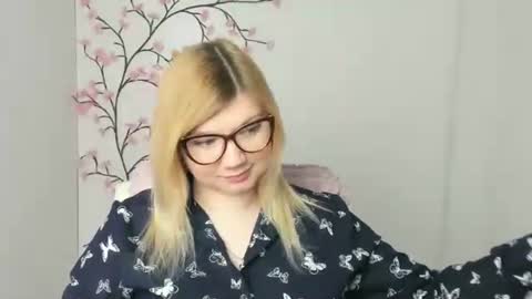 Molly online show from February 8, 1:04 pm