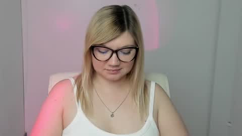 Snapshot of molly_moree chatting on September 29, 11:48 am Molly online show from September 29, 11:48 am