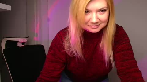 Snapshot of molly_moree chatting on January 13, 12:13 pm Molly online show from January 13, 12:13 pm