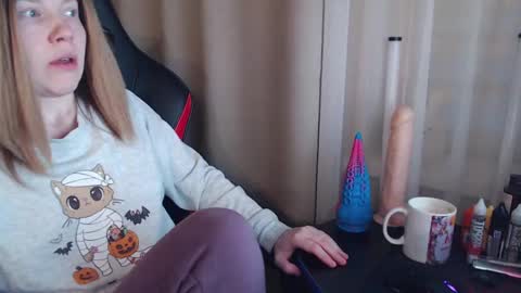 Snapshot of molly_royse chatting on February 22, 3:10 pm I have new photos come and see with love Molly online show from February 22, 3:10 pm