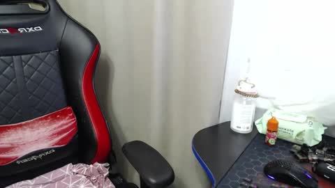 Snapshot of molly_royse chatting on October 11, 11:47 am I have new photos come and see with love Molly online show from October 11, 11:47 am