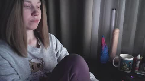 Snapshot of molly_royse chatting on February 21, 9:00 pm I have new photos come and see with love Molly online show from February 21, 9:00 pm