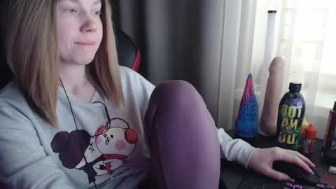 Snapshot of molly_royse chatting on February 15, 1:05 pm I have new photos come and see with love Molly online show from February 15, 1:05 pm