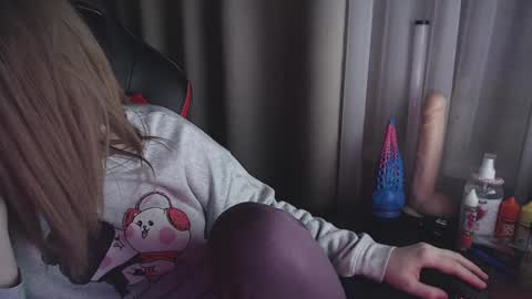 Snapshot of molly_royse chatting on March 9, 3:11 am I have new photos come and see with love Molly online show from March 9, 3:11 am