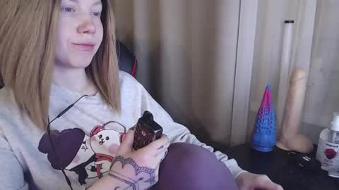 Snapshot of molly_royse chatting on February 25, 4:46 pm I have new photos come and see with love Molly online show from February 25, 4:46 pm