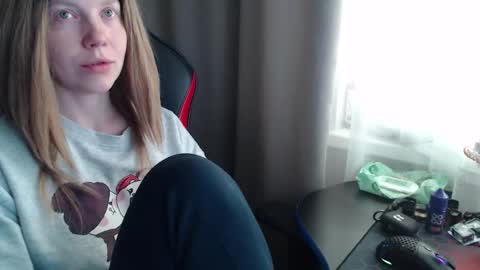 Snapshot of molly_royse chatting on September 23, 9:51 am I have new photos come and see with love Molly online show from September 23, 9:51 am