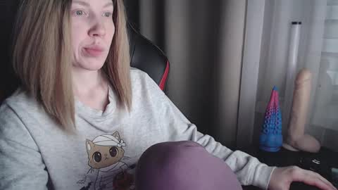 Snapshot of molly_royse chatting on February 27, 2:54 pm I have new photos come and see with love Molly online show from February 27, 2:54 pm
