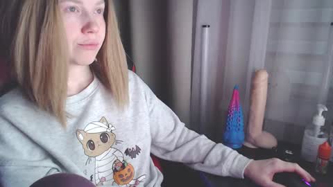 Snapshot of molly_royse chatting on January 28, 6:38 am I have new photos come and see with love Molly online show from January 28, 6:38 am