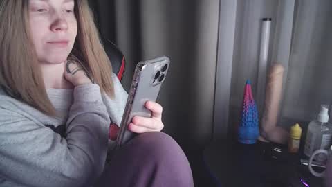 Snapshot of molly_royse chatting on February 26, 6:47 pm I have new photos come and see with love Molly online show from February 26, 6:47 pm