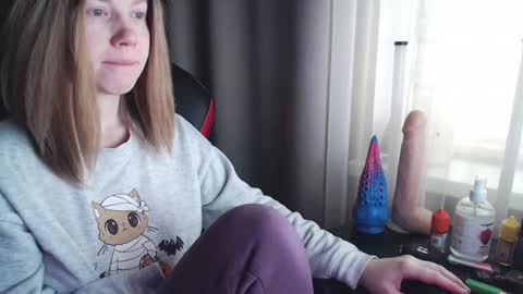 Snapshot of molly_royse chatting on March 10, 6:38 am I have new photos come and see with love Molly online show from March 10, 6:38 am