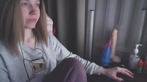 Snapshot of molly_royse chatting on January 24, 2:08 pm I have new photos come and see with love Molly online show from January 24, 2:08 pm