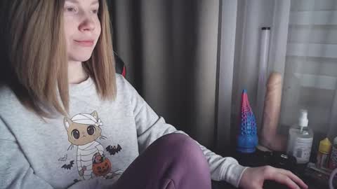 Snapshot of molly_royse chatting on March 5, 4:57 am I have new photos come and see with love Molly online show from March 5, 4:57 am