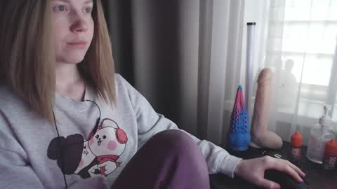 Snapshot of molly_royse chatting on February 2, 8:57 am I have new photos come and see with love Molly online show from February 2, 8:57 am