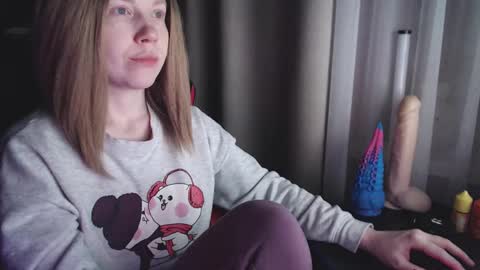 Snapshot of molly_royse chatting on February 16, 11:26 pm I have new photos come and see with love Molly online show from February 16, 11:26 pm