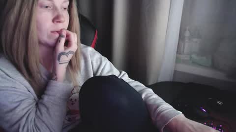 Snapshot of molly_royse chatting on October 16, 3:47 pm I have new photos come and see with love Molly online show from October 16, 3:47 pm