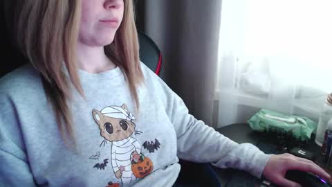 Snapshot of molly_royse chatting on September 15, 11:18 am I have new photos come and see with love Molly online show from September 15, 11:18 am