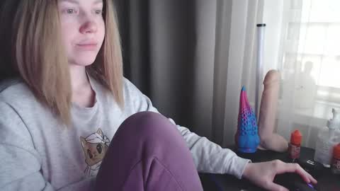 Snapshot of molly_royse chatting on January 31, 8:54 am I have new photos come and see with love Molly online show from January 31, 8:54 am