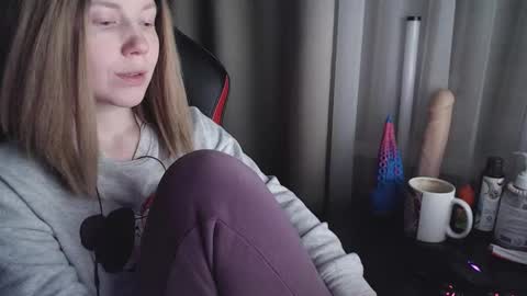 Snapshot of molly_royse chatting on February 11, 7:05 pm I have new photos come and see with love Molly online show from February 11, 7:05 pm