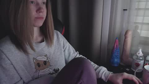 Snapshot of molly_royse chatting on March 6, 12:52 pm I have new photos come and see with love Molly online show from March 6, 12:52 pm