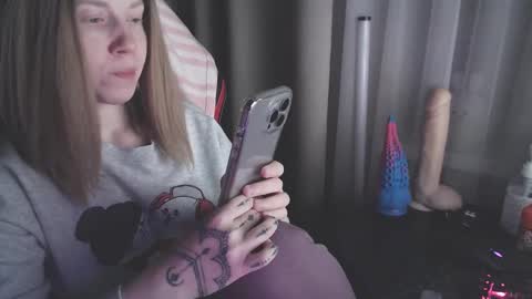 Snapshot of molly_royse chatting on January 28, 4:41 pm I have new photos come and see with love Molly online show from January 28, 4:41 pm