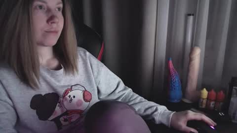 Snapshot of molly_royse chatting on February 13, 3:24 pm I have new photos come and see with love Molly online show from February 13, 3:24 pm