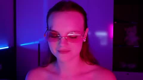 Molly online show from June 25, 12:40 pm