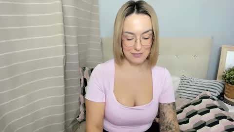 MollyCrazy online show from December 18, 4:45 pm