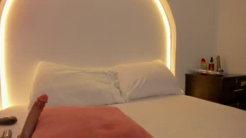 mollylove_ online show from July 9, 8:00 pm