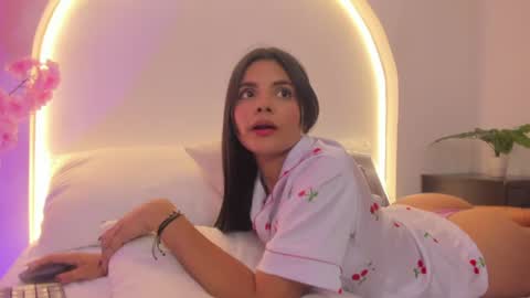 mollylove_ online show from July 25, 7:21 pm