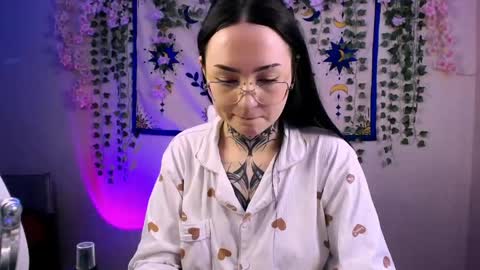 mollymeooww online show from April 11, 7:45 am