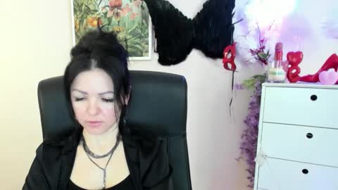 Molly online show from March 11, 7:45 am