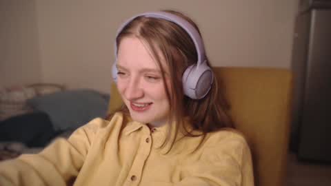 mollytucker online show from December 20, 2:16 pm