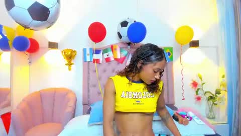 molyrestrepo online show from June 23, 8:07 pm