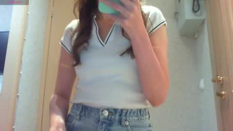 Snapshot of momentbeforedown chatting on October 11, 9:28 pm Hailey online show from October 11, 9:28 pm