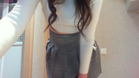 Snapshot of momentbeforedown chatting on February 16, 12:11 am Hailey online show from February 16, 12:11 am