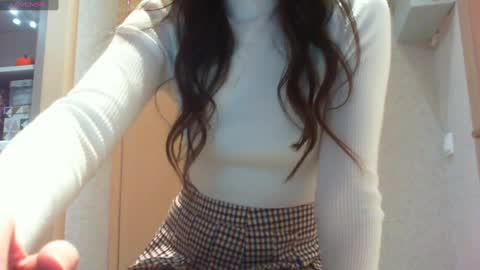 Snapshot of momentbeforedown chatting on February 16, 9:05 pm Hailey online show from February 16, 9:05 pm