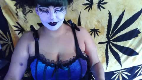 Mommy bubbles online show from April 29, 5:30 pm
