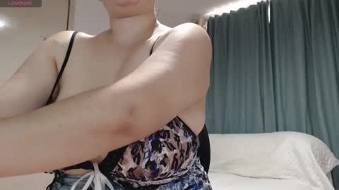 Daphne  online show from November 18, 4:30 pm