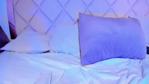 Momo  online show from November 6, 10:15 pm