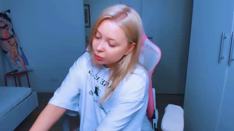   online show from December 5, 9:50 am