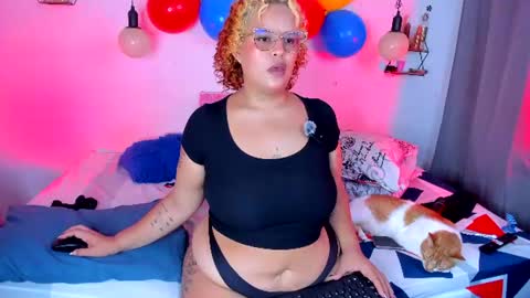 aleja      independent model       online show from July 7, 12:46 am
