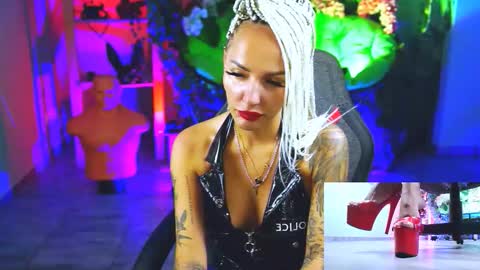 Snapshot of monicamaxwel chatting on September 10, 1:44 pm Monika online show from September 10, 1:44 pm