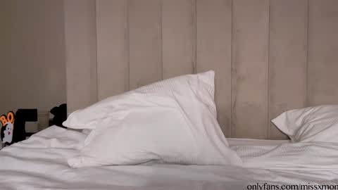 Alessia online show from October 31, 5:50 pm