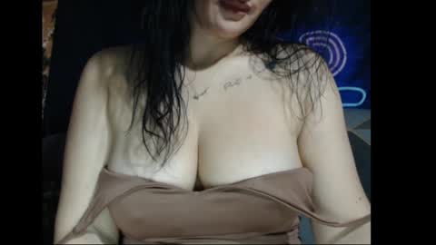 im Model Independent     you can support me with a followtip and thumbs up please its important for  you online show from November 11, 6:53 am