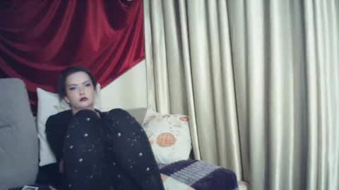 moodiemira online show from November 12, 5:16 am