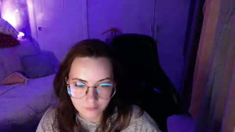 moodiemira online show from January 8, 8:13 pm