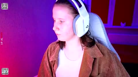 Lola online show from February 19, 5:34 pm