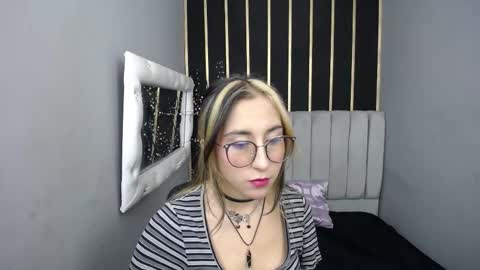 MOON SHUT online show from March 13, 12:39 pm